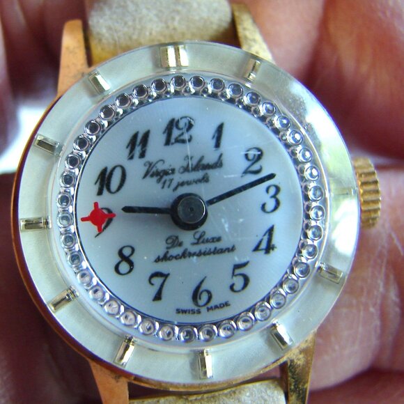 De Luxe Virgin Islands Ladies WATCH, Beige & Gold Tone 17 Jewels, Needs TLC C33 - Picture 2 of 8